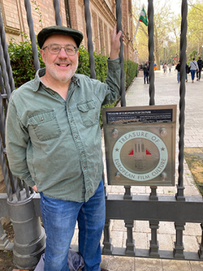 Dr. Pudlinski with the Treasure of European Film Culture Sign