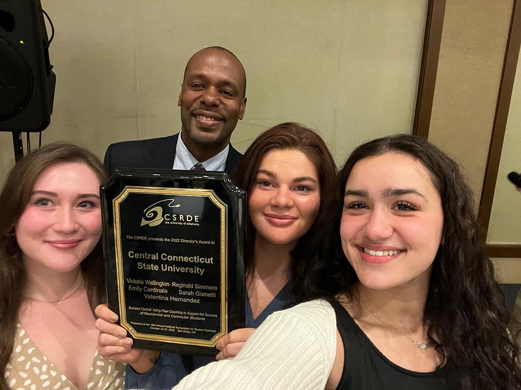 Victoria Wallington and co. presenting the CSRDE 2022 Director's Award