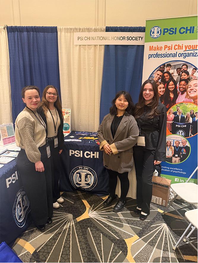 Cailee Sheehan, Erica Dewey, Yein Cho, Isabella Krumm