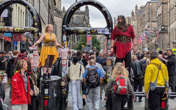 Street Performers at Royal Mile 
