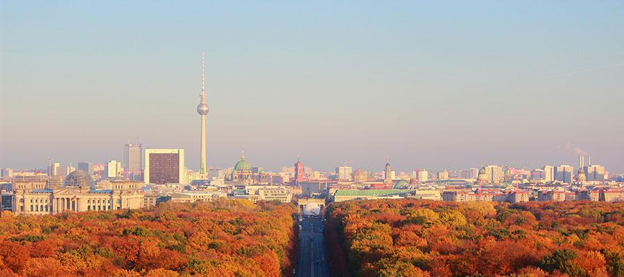 Student group in front of the Louvre