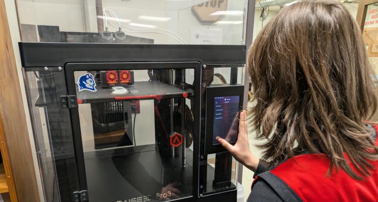 Student using a 3D printer