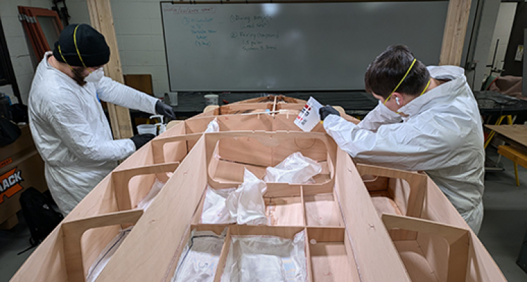 Constructing a coctail boat